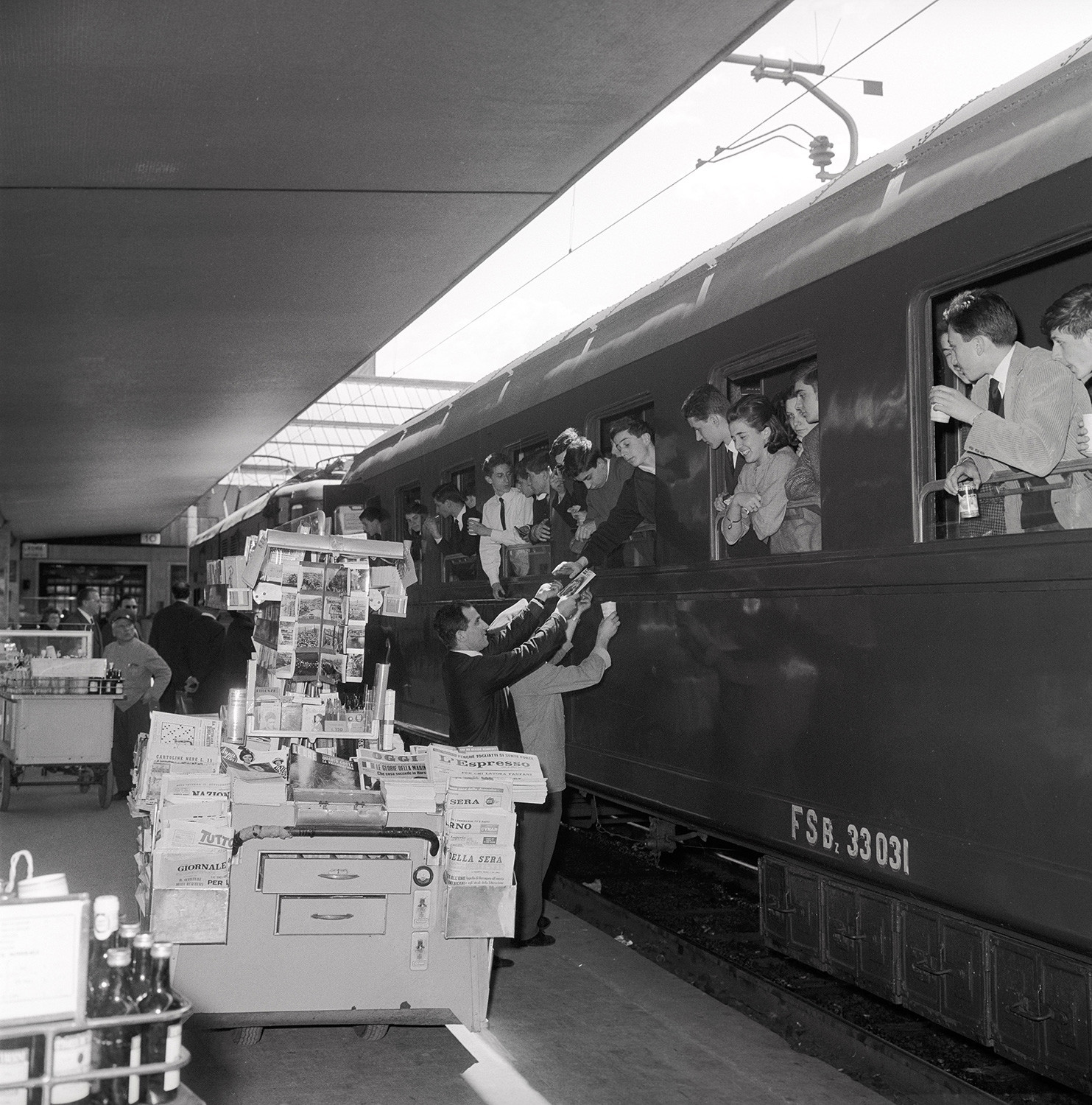 Stazione di Roma Termini, treno in partenza -- fine art --