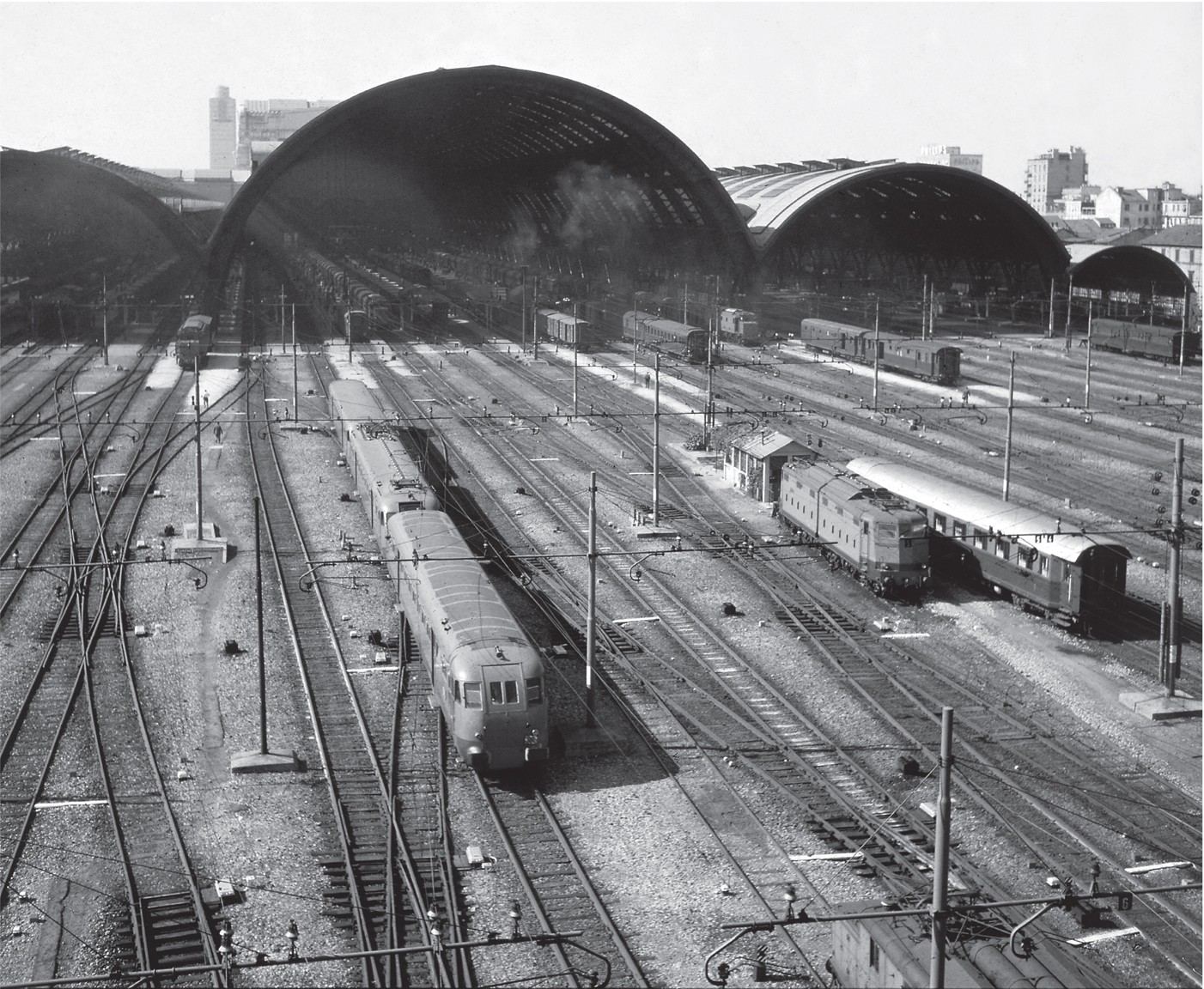 Stazione di Milano Centrale, piazzale interno -- fine art --